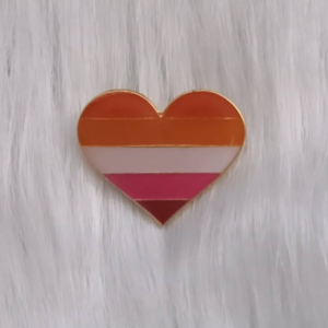 Pin corazón lesbico
