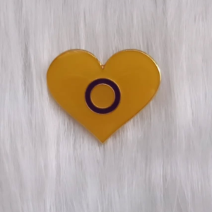 Pin corazón intersexual
