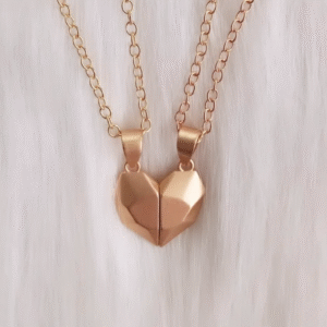 Collar corazón magnético dorado