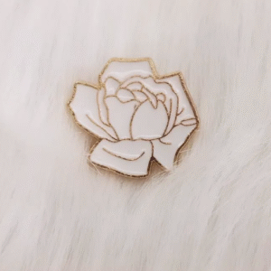 Pin rosa blanca
